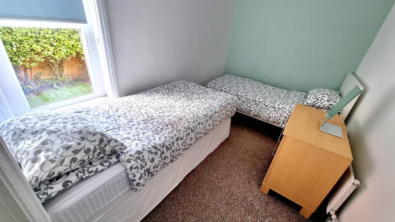 Beachcomber Holiday Apartments Суонидж Экстерьер фото